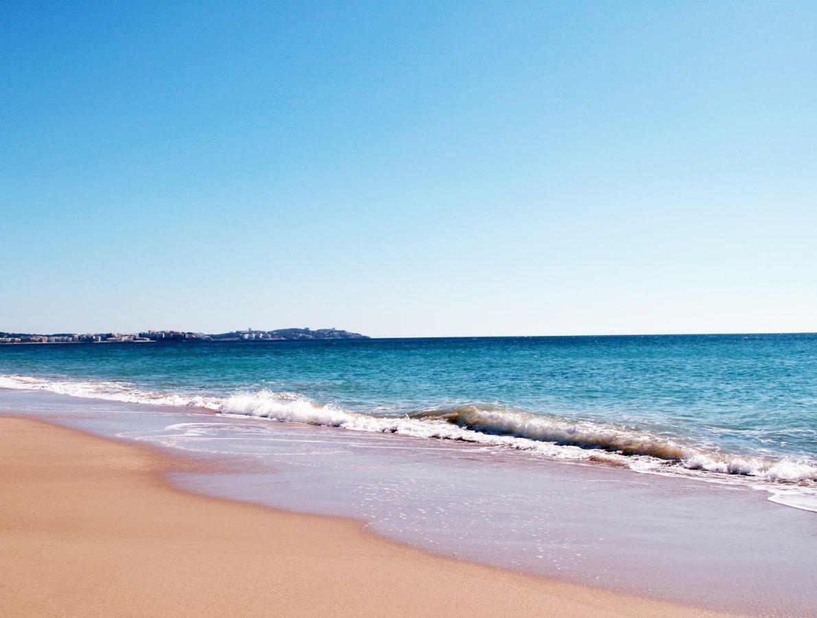 Golive Esquirol Beach カンブリルス エクステリア 写真